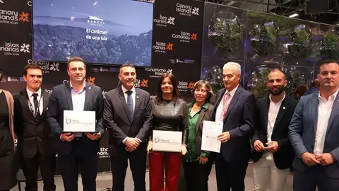 Olivia Duque recibiendo el galardón al municipio de Teguise por Turismo Inteligente.