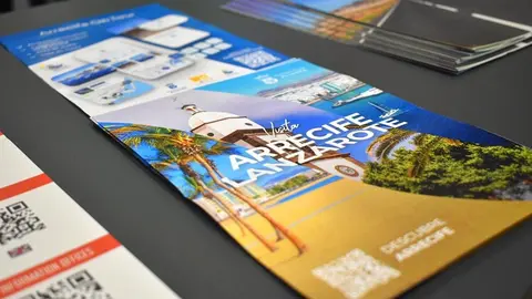 Presentación de la guía turística de Arrecife.  Con código QR. Material promocional en FITUR