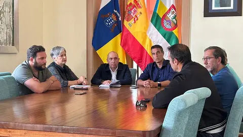Encuentro con Pedro Viera en el Ayuntamiento de Haria.