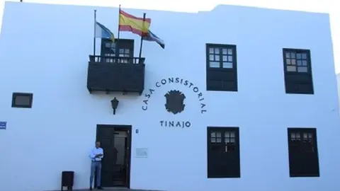 Fachada del Ayuntamiento de Tinajo.