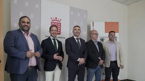 Transición Ecológica y Cabildo de Lanzarote presentan el Plan de Control y Erradicación de la Diocalandra Frumenti en las palmeras de la isla 1