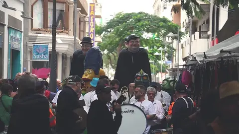 Imagen de archivo de un pasacalle realizado por las calles de Arrecife con motivo del Carnaval.