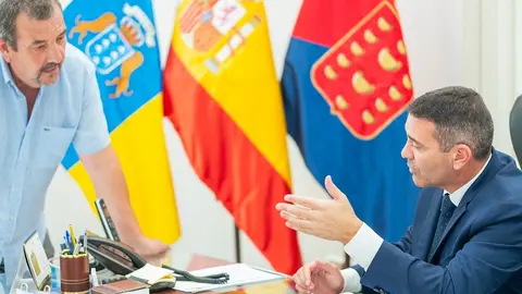 El presidente del Cabildo, Oswaldo Betancort, junto al consejero de Vivienda, Miguel Ángel Jiménez.