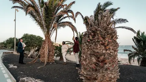 Aìngela CanÞaveras junto a Marcos Bergaz y David Asorey (PSOE) en Costa Teguise 