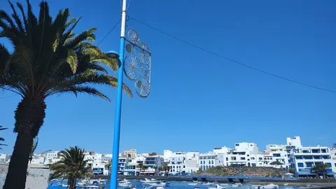 Alumbrado navideño existente aún hoy en el paseo del Charco de San Ginés, Arrecife 
