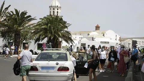 Imagen de archivo de taxis en Teguise.