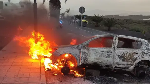 Vehículo incendiado en Punta Mujeres.