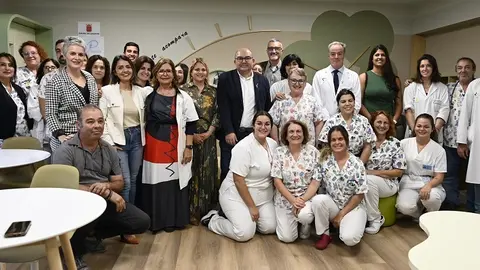 Acto de inauguración de la sala de descanso de Pediatría para familias.