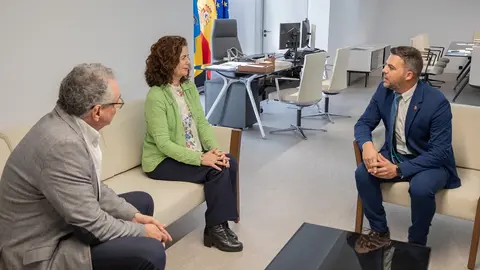 Reunión del vicepresidente con la consejera de Hacienda.