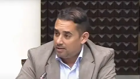 Yoné Caraballo durante su intervención en el Parlamento de Canarias.