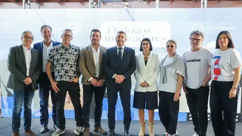 Imagen de los participantes en el evento junto al presidente del Cabildo de Lanzarote. 
