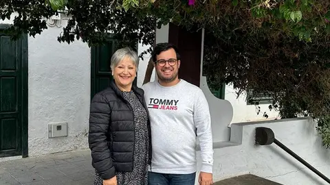 Concejal de Cultura junto al artesano Antonio Emilio