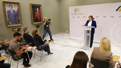 Astrid Pérez durante la rueda de prensa informativa ante los medios.