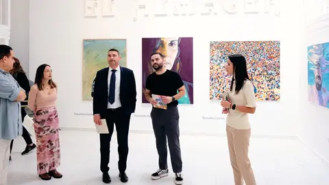 Oswaldo Betancort, Jesús Machín Tavio y Aroa Revelo en la exposición.