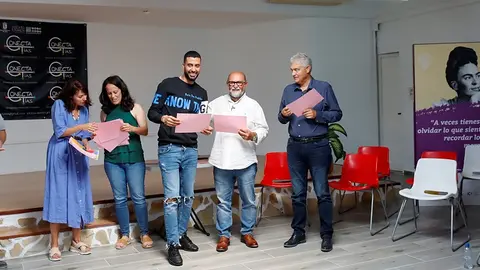 Nicolás Saavedra y José Juan Cruz en el espacio destinado a ayuda social Conecta Tías.