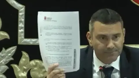 Oswaldo Betancort con document portada.