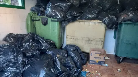 Imagen de uno de los puntos de recogida de basura.