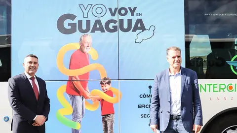 Oswaldo Betancort y Domingo Cejas durante la presentación del Plan Insular de Transporte y Movilidad Sostenible.