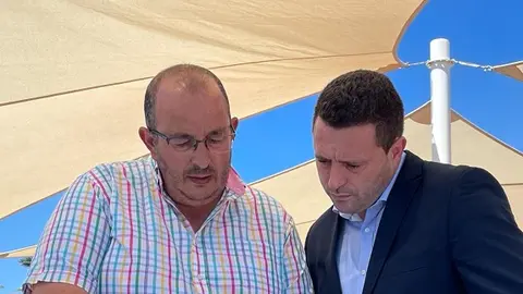 El alcalde de Yaiza y el concejal de Limpieza Rubén Arca.