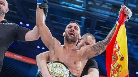 Hecher Sosa gana el Suecia el cinturón de la Fight Club Rush