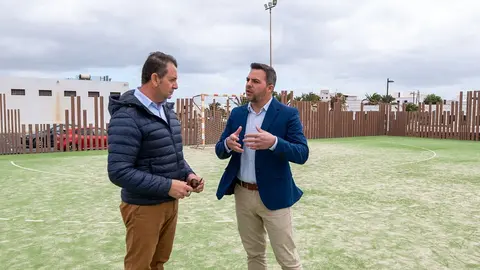 El vicepresidente junto al concejal de Obras de Haría.