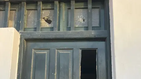 Imagen de una de las puertas.