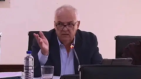 Eugenio Hernández, portavoz de Vox, en un pleno del Ayuntamiento de Arrecife.