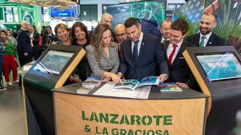 Delegación lanzaroteña en la ITB con la consejera de Turismo del Gobierno de Canarias, Jessica de León.