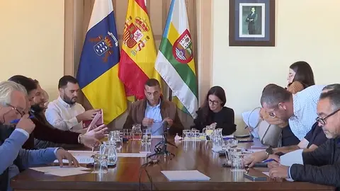 Imagen de un pleno en el Ayuntamiento de Haría. 