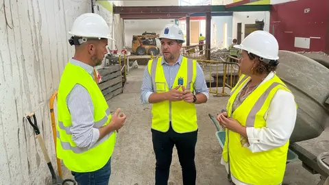 El vicepresidente y responsable de Obras, Jacobo Medina, en la obra del gimnasio de San Bartolom&eacute;
