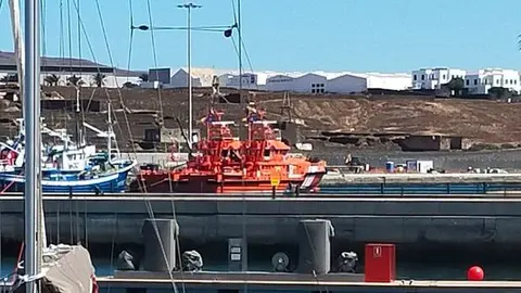 Imagen de las embarcaciones de Salvamento en Puerto Naos