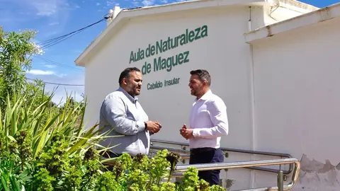 El vicepresidente junto al consejero del Aula de la Naturaleza.