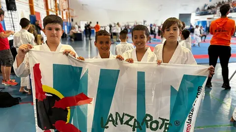 Karatekas del club de Arrecife desplazados hasta Tacoronte.