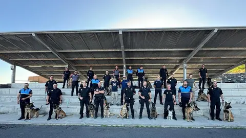 Todos los agentes policiales asistentes al curso