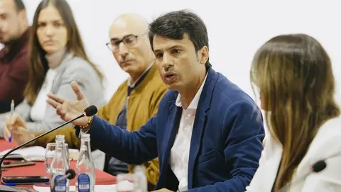 Marcos Bergaz junto al grupo municipal PSOE en pleno