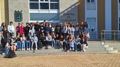 La consejera de Educación recibe a los alumnos de intercambio