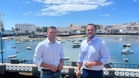 El vicepresidente junto al alcalde en el Charco de San Ginés.