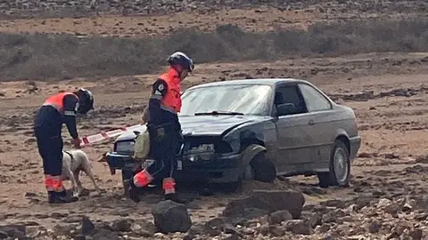 Imagen del vehículo que se salió de la carretera