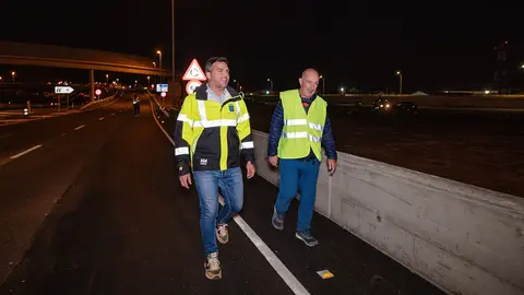 El vicepresidente en la obra del carril.