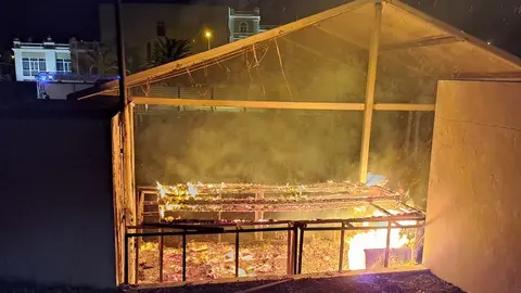 Imagen de una de las carpas que ardió esta madrugada