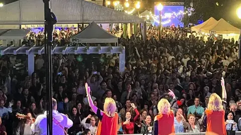 El público llenó el parque José Ramírez Cerdá para acudir a los conciertos del arranque de la Feria de Abril