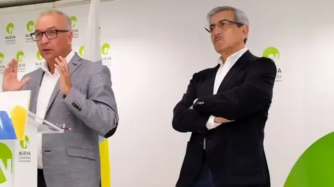 Luis Campos con Román Rodriguez en rueda de prensa.