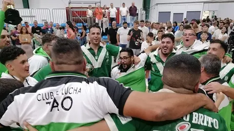 Los luchadores del Tao celebrando el gran triunfo.