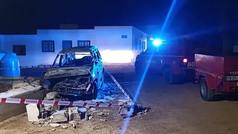 El vehículo quedó totalmente calcinado.