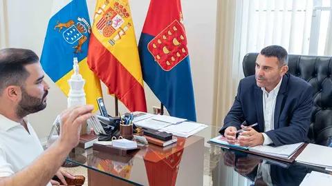 Oswaldo Betancort junto a Jesús MachínTavio.