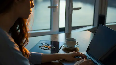 Imagen del cartel anunciador del acceso a los fondos.