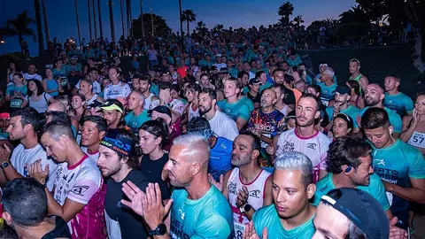 Imagen de los corredores preparándose para el pistoletazo de salida.