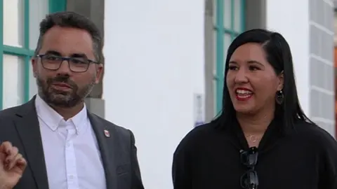 La concejal de Educación, Abigail González, y el teniente de alcalde, Echedey Eugenio.