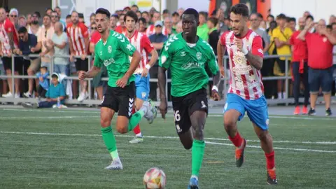 Momento de una de las jugadas con el campo lleno hasta la bandera