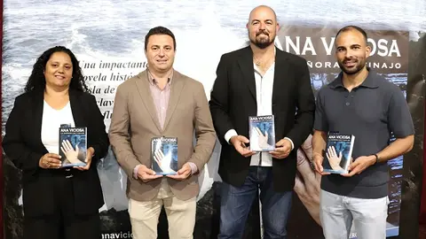Presentación de la novela histórica Ana Viciosa en un animado encuentro literario en la Casa de la Cultura de Yaiza.